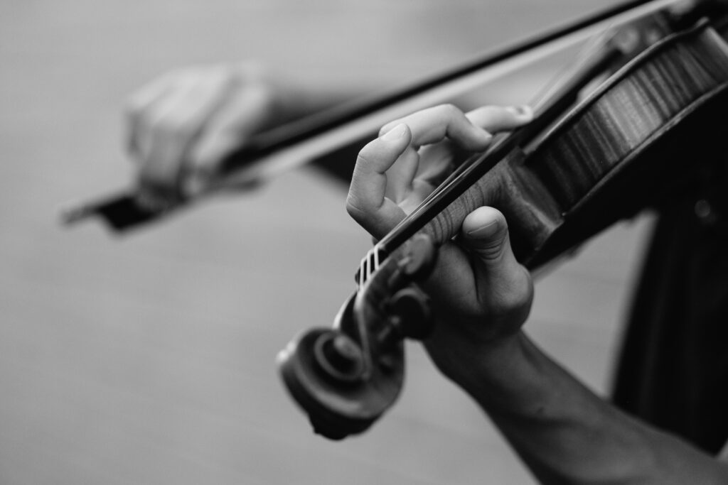 バイオリン左手の形|弦の押さえ方を解説！画像、動画付き【トレーニング方法もわかる】 | ねるねブログ